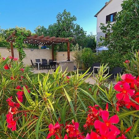 Vila Primorka Apartmani Oleander Шіло Екстер'єр фото