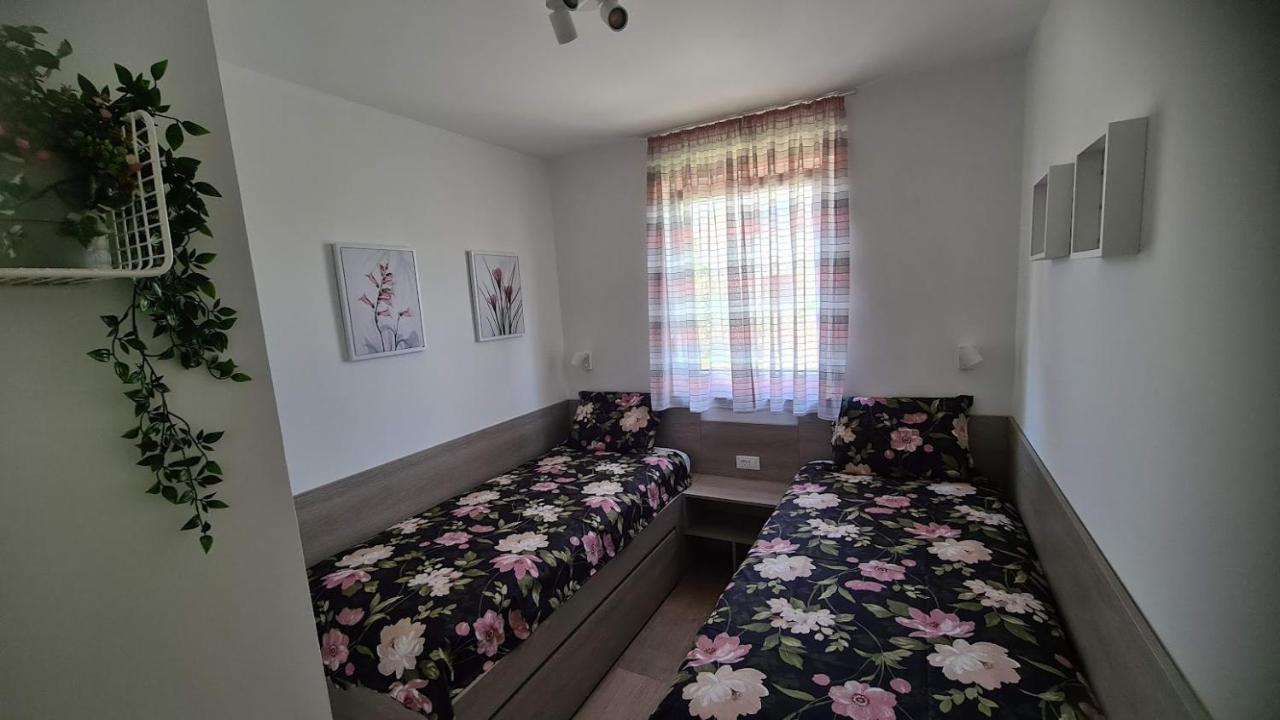 Vila Primorka Apartmani Oleander Шіло Екстер'єр фото