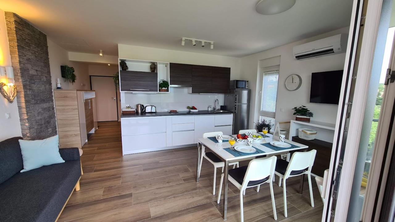 Vila Primorka Apartmani Oleander Шіло Екстер'єр фото