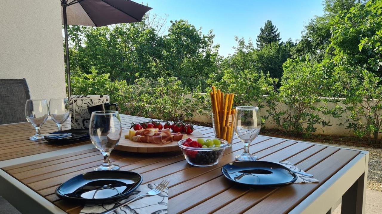 Vila Primorka Apartmani Oleander Шіло Екстер'єр фото